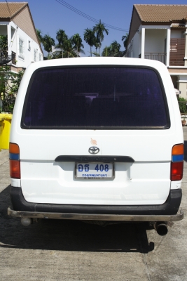 ขายรถตู้ Toyota สภาพดี ติดแก๊สเรียบร้อย
