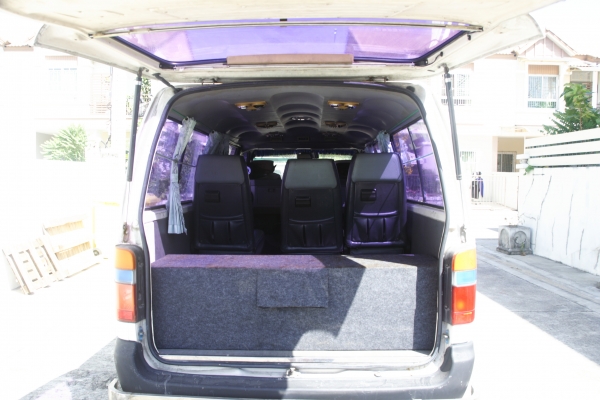 ขายรถตู้ Toyota สภาพดี ติดแก๊สเรียบร้อย