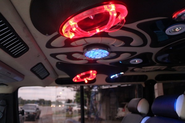 รถตู้ TOYOTA HIACE ปี96 แต่งซิ่ง ภายใน VIP เครื่อง 2 JZ ติดแก็ซหัวฉีด 185000