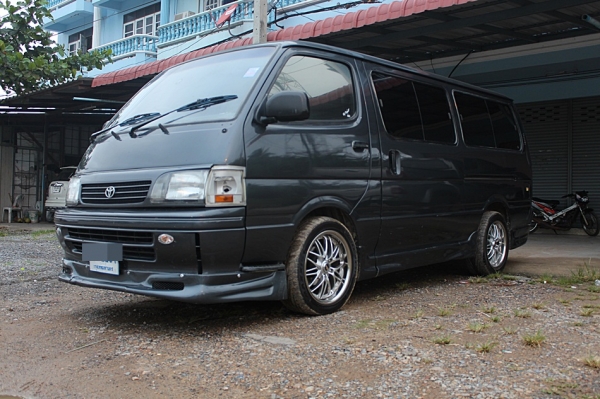 รถตู้ TOYOTA HIACE ปี96 แต่งซิ่ง ภายใน VIP เครื่อง 2 JZ ติดแก็ซหัวฉีด 185000