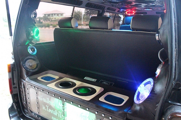 รถตู้ TOYOTA HIACE ปี96 แต่งซิ่ง ภายใน VIP เครื่อง 2 JZ ติดแก็ซหัวฉีด 185000