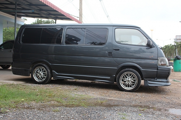 รถตู้ TOYOTA HIACE ปี96 แต่งซิ่ง ภายใน VIP เครื่อง 2 JZ ติดแก็ซหัวฉีด 185000