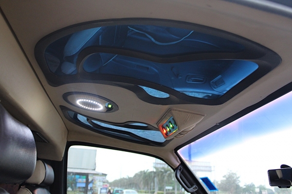 รถตู้ TOYOTA HIACE ปี96 แต่งซิ่ง ภายใน VIP เครื่อง 2 JZ ติดแก็ซหัวฉีด 185000