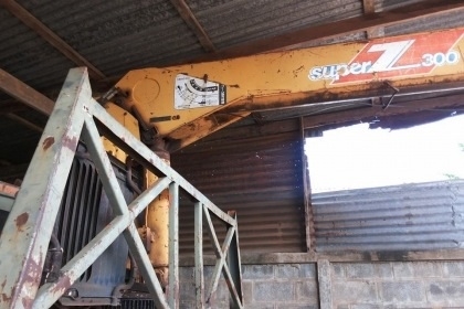 NISSAN UD 140 HP ND6 รถหัวยาวหกล้อติดเครน TADANO-Z300 3 ตัน 3 ปลอกยืด กระบะเหล็กคาร์โก้ความยาว 5 เมตรสภาพดีไม่มีผุกร่อน เครื่องแน่นแรงดี ภายในเก๋งประตูเหล็กสภาพดีไม่มีผุ ช่วงล่างใหญ่เดิมๆคัชซีสวยไม่มีบวม ยาง 9.00 ขอบ 20 สภาพดี 70\% พร้อมบรรทุกพร้อมใช้งาน เ