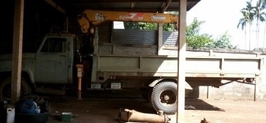 NISSAN UD 140 HP ND6 รถหัวยาวหกล้อติดเครน TADANO-Z300 3 ตัน 3 ปลอกยืด กระบะเหล็กคาร์โก้ความยาว 5 เมตรสภาพดีไม่มีผุกร่อน เครื่องแน่นแรงดี ภายในเก๋งประตูเหล็กสภาพดีไม่มีผุ ช่วงล่างใหญ่เดิมๆคัชซีสวยไม่มีบวม ยาง 9.00 ขอบ 20 สภาพดี 70\% พร้อมบรรทุกพร้อมใช้งาน เ