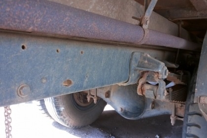 NISSAN UD 140 HP ND6 รถหัวยาวหกล้อติดเครน TADANO-Z300 3 ตัน 3 ปลอกยืด กระบะเหล็กคาร์โก้ความยาว 5 เมตรสภาพดีไม่มีผุกร่อน เครื่องแน่นแรงดี ภายในเก๋งประตูเหล็กสภาพดีไม่มีผุ ช่วงล่างใหญ่เดิมๆคัชซีสวยไม่มีบวม ยาง 9.00 ขอบ 20 สภาพดี 70\% พร้อมบรรทุกพร้อมใช้งาน เ