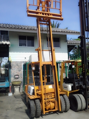 ขาย KOMATSU FD25-10  ขนาด2.5ตัน เสาสูง4เมตร เกียร์ธรรมดา เครื่องดีเซล งากระดกได้ ราคาต่อรองได้