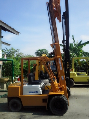 ขาย KOMATSU FD25-10  ขนาด2.5ตัน เสาสูง4เมตร เกียร์ธรรมดา เครื่องดีเซล งากระดกได้ ราคาต่อรองได้