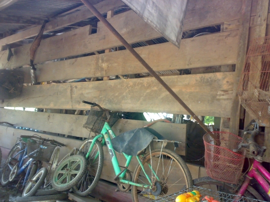 ขายไม้กระดาน6แผ่น อยู่พนัสนิคมครับ