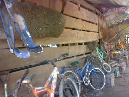 ขายไม้กระดาน6แผ่น อยู่พนัสนิคมครับ