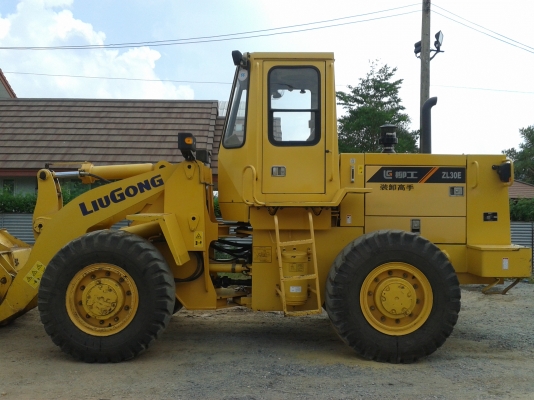 ขายรถตักล้อยาง LIUGONG ปี2011ใช้งานไม่กี่เดือนสภาพใหม่มากครับ