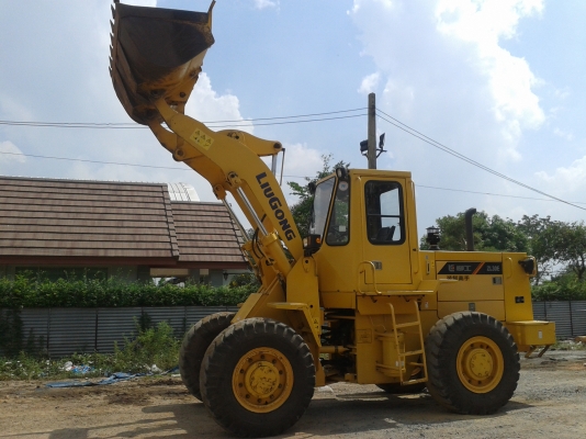 ขายรถตักล้อยาง LIUGONG ปี2011ใช้งานไม่กี่เดือนสภาพใหม่มากครับ