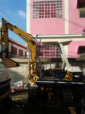 ต้องการขายรถแบคโฮยี่ห้อ komatsu-pc30-5 นำเข้าจากญี่ปุ่น