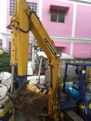 ต้องการขายรถแบคโฮยี่ห้อ komatsu-pc30-5 นำเข้าจากญี่ปุ่น