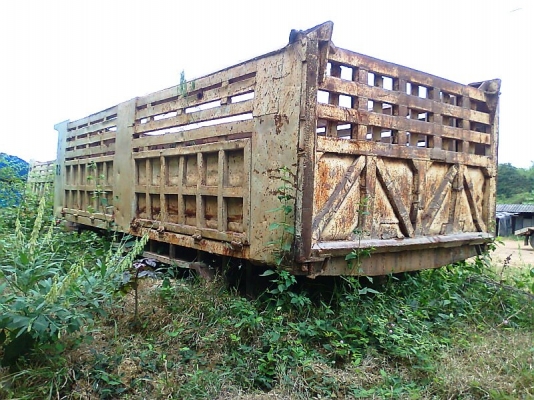 กระบะดั้มสามมิตร..รถสิบล้อ ยาว 6 เมตร กว้าง 2.5 เมตร ยกลงจากสิบล้อ นิสสัน ยูดี