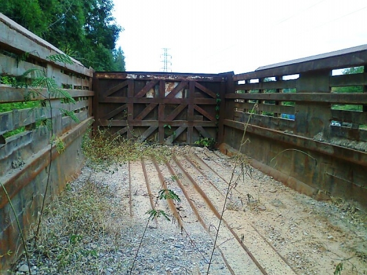 กระบะดั้มสามมิตร..รถสิบล้อ ยาว 6 เมตร กว้าง 2.5 เมตร ยกลงจากสิบล้อ นิสสัน ยูดี