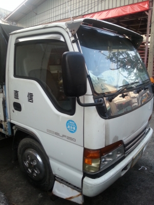 รถบรรทุก4ล้อกลาง