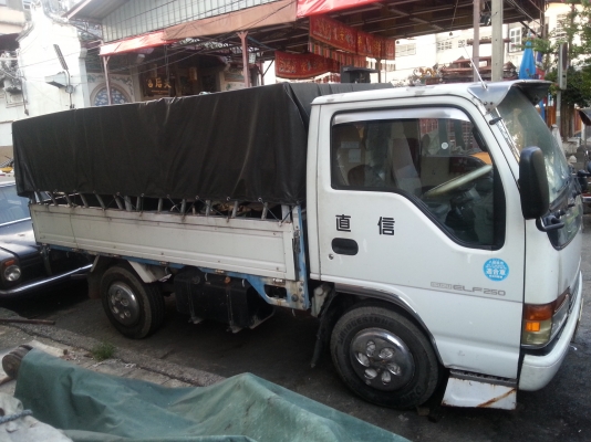 รถบรรทุก4ล้อกลาง