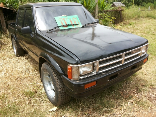 **78,000 บ.ต่อรองนิดหน่อย**ขายกระบะ4ประตู TOYOTA HILUX HERO 2.4D ปี33/90 ไมล์2หลุมแท้ วางเครื่อง2L ไมตี้(ลงเล่ม)เครื่องแน่น ไม่หลวมไม่เยิ้ม ช่วงล่างดีแน่น คัสซีดีไม่ผุ(สาดสีมา) ยางดี4เส้น ดิสหลัง สีดีเก็บมา ภายในสวยคอนโซลครบ พ.พาวเวอร์ แอร์เย็น กระบะไม่ผุ