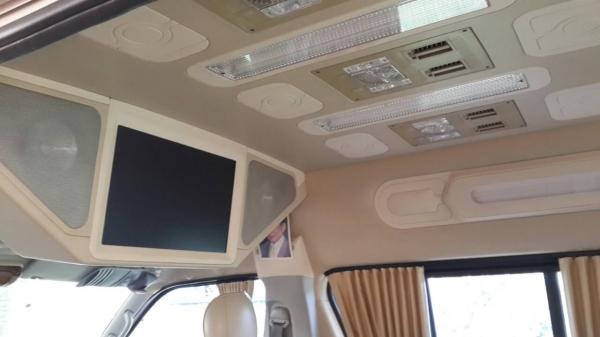 ขายรถตู้ 11 ที่นั่ง สีขาว