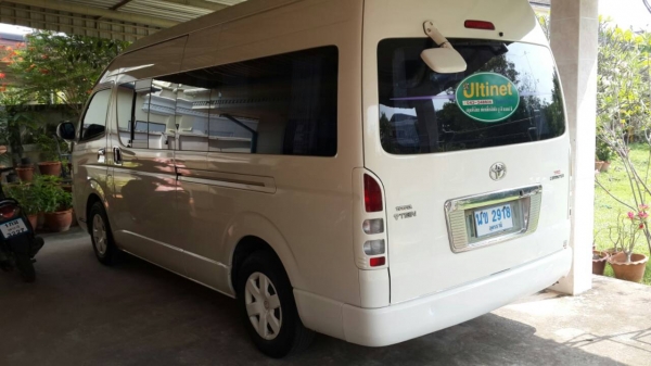 ขายรถตู้ 11 ที่นั่ง สีขาว