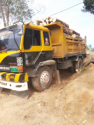 ขาย  6  ล้อ  ยาง  1000  มิตรซูบิชิ  รถห้างมีสโลว์กลางเครื่อง D 14