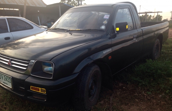 MITSUBISHI L200 STRADA SINGLE 2.5 MT ปี 40 เครื่องแน่นแรงดี ภายในคอนโซลครบพร้อม พวงมาลัยเพาเวอร์ ภายนอกกระบะพื้นมีผุบ้างเล็กน้อย ช่วงล่างคัชซีสวยไม่มีผุ ยางสภาพดี 60\% พร้อมใช้งาน เอกสารทะเบียนครบพร้อมโอน ราคาต่อรองได้ครับ MITSUBISHI L200 STRADA SINGLE 2.5 MT ปี 40 เครื่องแน่นแรงดี ภายในคอนโซลครบพร้อม พวงมาลัยเพาเวอร์ ภายนอกกระบะพื้นมีผุบ้างเล็กน้อย ช่วงล่างคัชซีสวยไม่มีผุ ยางสภาพดี 60\% พร้อมใช้งาน เอกสารทะเบียนครบพร้อมโอน ราคาต่อรองได้ครับ