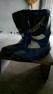 ขายรองเท้าบิ๊กไบค์ RST เบอร์42 สีน้ำเงิน-ขาว มือสอง