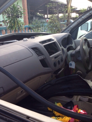 วีโก้เเคปเครื่อง3000 ปี04 สีเทา ราค185000 บาท