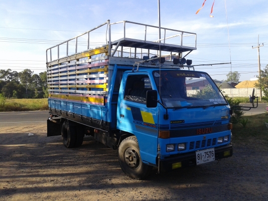 ขายหกห้อ  ISUZU NKR พร้อมใข้งาน ราคาถูก