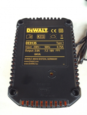 แท่นชาร์จ DeWALT DE9135 7.2V-18V Lithium Ion Charger UK plug Made in Germany