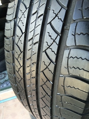 ขายยาง225/65/17 ปี 10/2เส้นปี09/1เส้น MICHERLIN LATITUDE 1ชุด