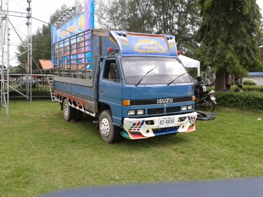 ขายรถบรรทุกหกล้อ ห้าง NPR  เกียสั้น Fหน้า-หลัง