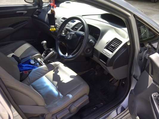 ขายรถเก๋งสภาพสวย  รถบ้านฝากขายใช้น้อยขับไปทำงานอย่างเดียว