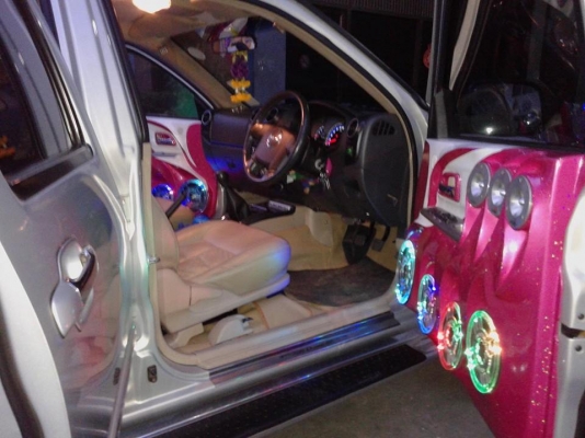 ขายอีซูซุ ไฮเลนเดอร์3.0 4ประตูแต่งเทพเครื่องเสียง แม๊กแต่ง โช๊คแต่ง