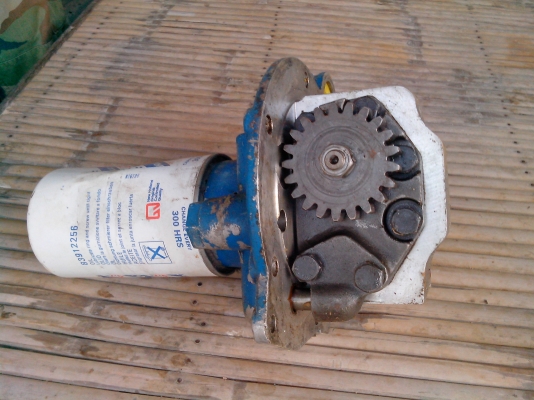 ขายปั้มขาว FORD 6610