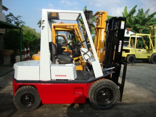 +++++ขายด่วน !!! รถโฟล์คลิฟท์  NISSAN  FD20   (รถนอก สภาพดี)  เครื่องยนต์ดีเซล  เกียร์ออโตเมติค  เสา 3 ม. งา 1,070  ยางตัน  ******* สนใจเข้ามาลองรถก่อนได้  ราคาคุยกันได้ครับ*******