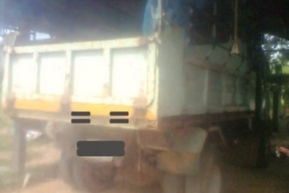 HINO KR360 - 168 HP EH700 หกล้อดั๊มพ์ กระบะดั๊มพ์เหล็ก 6 ตันความยาว 3.60 เมตรสภาพสวย หัวเก๋งฮีโน่ไฮเทคสภาพอย่างสวยลงเล่มครบพร้อม ภายในคอนโซลอยู่ครบ พวงมาลัยเพาเวอร์ ช่วงล่างใหญ่คัชซีไม่มีดาม ยาง 8.25 ขอบ 16 สภาพดี 70\% พร้อมบรรทุกพร้อมใช้งาน เอกสารทะเบียนค