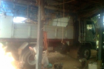 HINO KR360 - 168 HP EH700 หกล้อดั๊มพ์ กระบะดั๊มพ์เหล็ก 6 ตันความยาว 3.60 เมตรสภาพสวย หัวเก๋งฮีโน่ไฮเทคสภาพอย่างสวยลงเล่มครบพร้อม ภายในคอนโซลอยู่ครบ พวงมาลัยเพาเวอร์ ช่วงล่างใหญ่คัชซีไม่มีดาม ยาง 8.25 ขอบ 16 สภาพดี 70\% พร้อมบรรทุกพร้อมใช้งาน เอกสารทะเบียนค