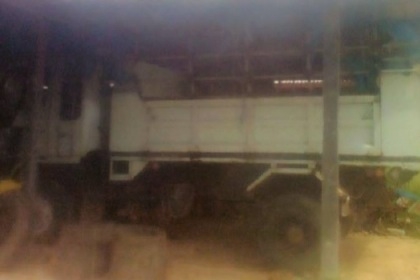 HINO KR360 - 168 HP EH700 หกล้อดั๊มพ์ กระบะดั๊มพ์เหล็ก 6 ตันความยาว 3.60 เมตรสภาพสวย หัวเก๋งฮีโน่ไฮเทคสภาพอย่างสวยลงเล่มครบพร้อม ภายในคอนโซลอยู่ครบ พวงมาลัยเพาเวอร์ ช่วงล่างใหญ่คัชซีไม่มีดาม ยาง 8.25 ขอบ 16 สภาพดี 70\% พร้อมบรรทุกพร้อมใช้งาน เอกสารทะเบียนค