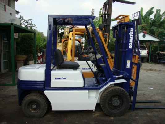 +++++ ขายด่วน !!! รถโฟล์คลิฟท์  KOMATSU  FD25-11  (รถนอก สภาพดี)  เครื่องยนต์ดีเซล  เสา 3 เมตร  เกียร์ธรรมดา  งา 1,070  มม.  ยางตัน  ******* สนใจเข้ามาลองรถก่อนได้  ราคาคุยกันได้ครับ *********