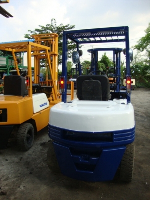 +++++ ขายด่วน !!! รถโฟล์คลิฟท์  KOMATSU  FD25-11  (รถนอก สภาพดี)  เครื่องยนต์ดีเซล  เสา 3 เมตร  เกียร์ธรรมดา  งา 1,070  มม.  ยางตัน  ******* สนใจเข้ามาลองรถก่อนได้  ราคาคุยกันได้ครับ *********