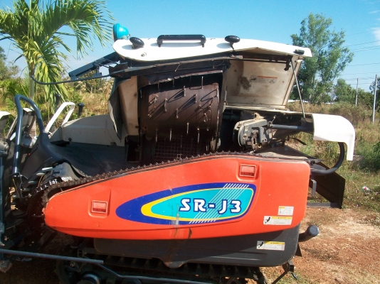 รถเกี่ยวข้าวเล็ก