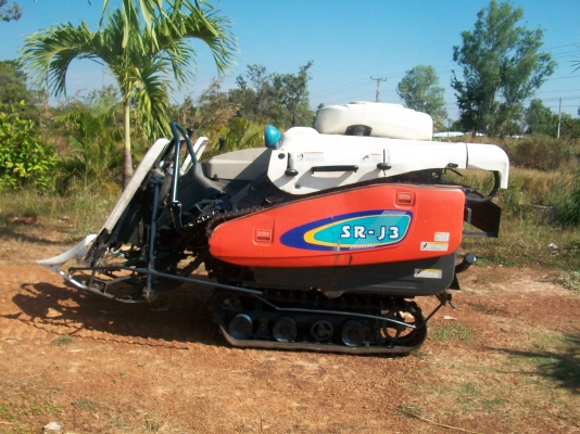 รถเกี่ยวข้าวเล็ก