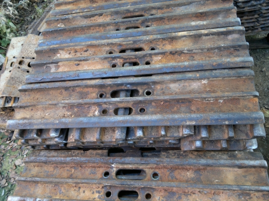 ขายครับ ใบแทร็ก KOMATSU PC200-3 สภาพสวยสุดๆ ใบหนา ยาว 80 cm.