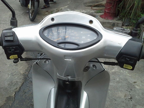 wave 125 s ปี 47 สตาร์ทมือ รถบ้าน เครื่องเดิม แน่นๆ ชุดสีสวย เอกสารครบ ภาษี พรบ.ไม่หมด wave 125 s ปี 47 สตาร์ทมือ รถบ้าน เครื่องเดิม แน่นๆ ชุดสีสวย เอกสารครบ ภาษี พรบ.ไม่หมด