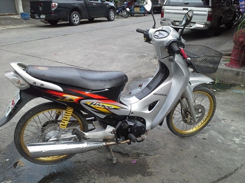 wave 125 s ปี 47 สตาร์ทมือ รถบ้าน เครื่องเดิม แน่นๆ ชุดสีสวย เอกสารครบ ภาษี พรบ.ไม่หมด wave 125 s ปี 47 สตาร์ทมือ รถบ้าน เครื่องเดิม แน่นๆ ชุดสีสวย เอกสารครบ ภาษี พรบ.ไม่หมด