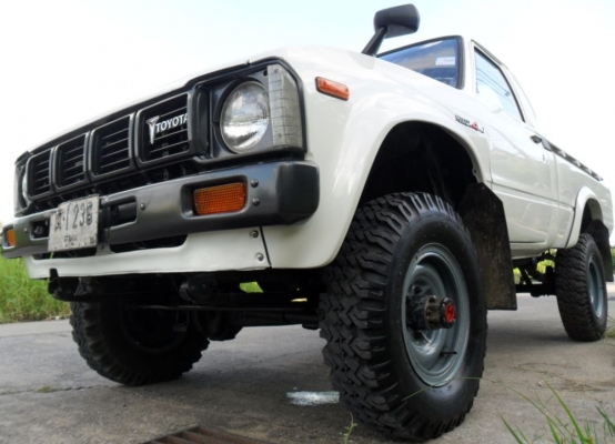 โลโก้ toyota หน้ากระจัง rn30