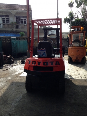 ขายถูก toyota รุ่น4fd25   ราคา 90,000 บาท ดีเซล