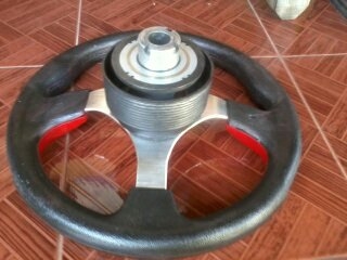 พวงมาลัยซิ่งแสบๆ momo italy  13 นิ้ว เฟี้ยวๆเลยคับ